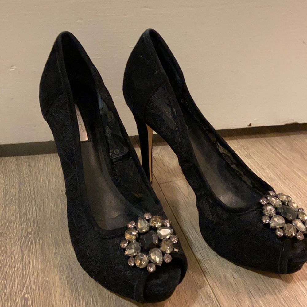 GUESS Black Lace high heels - Size 6.5